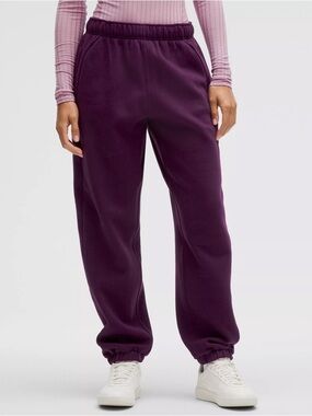 Lululemon Scuba Mid-Rise Oversized Jogger
Regular Dramatic Magenta